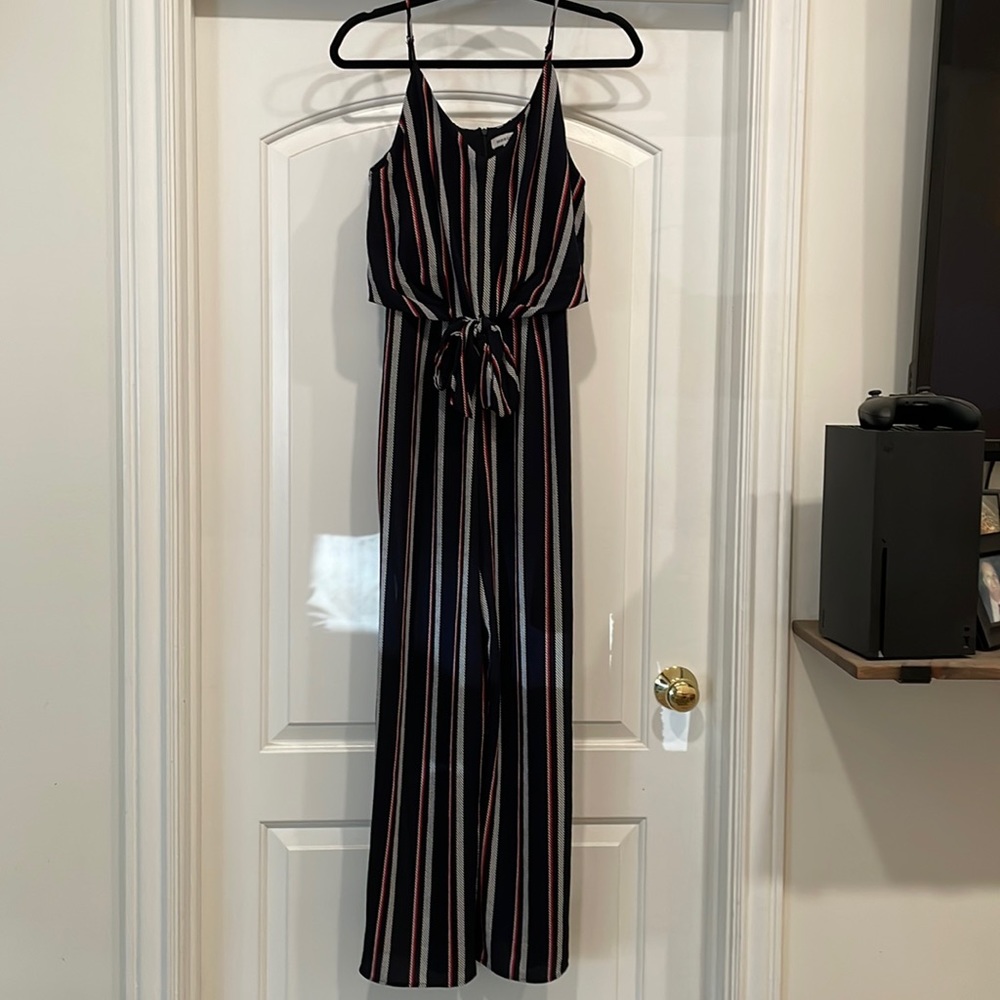 Adjustable straps, jumper, cinched waste. Black, red and white stripes. Medium